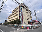 重量感のある建物です。