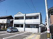 お洒落な外観で、南向きで日当たりも良いですよ。