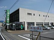銀行「大垣共立銀行まで130m」