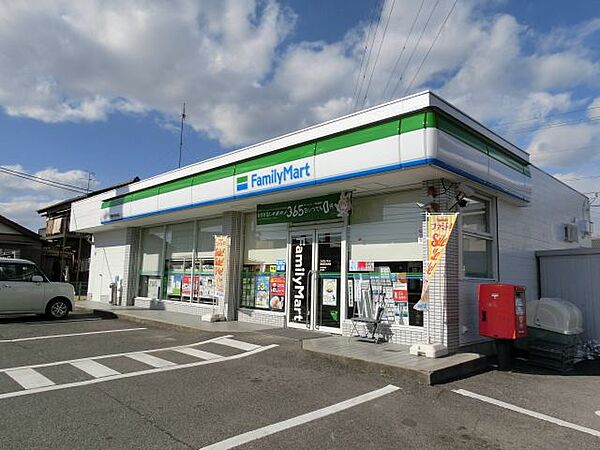 画像19:コンビニ「ファミリーマート田島店まで200m」