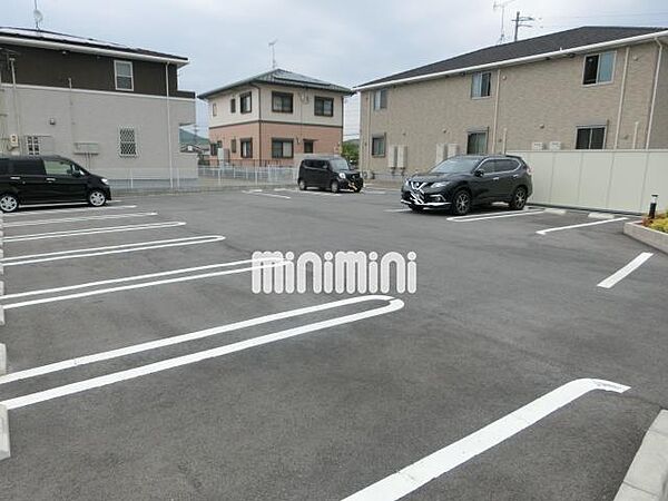 画像20:広い駐車場