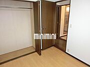 クローゼット付きの4．5帖洋室