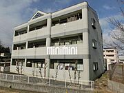 日当たりのいい3階建てのマンションです