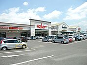 スーパー「バローまで1300m」