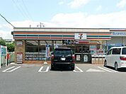 コンビニ「セブンイレブンまで590m」
