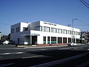 銀行「大垣共立銀行まで230m」