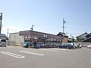 コンビニ「セブンイレブンまで220m」
