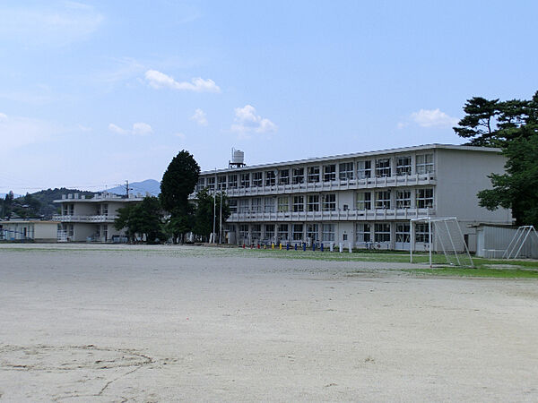 画像16:小学校「中津川市立落合小学校まで1940m」