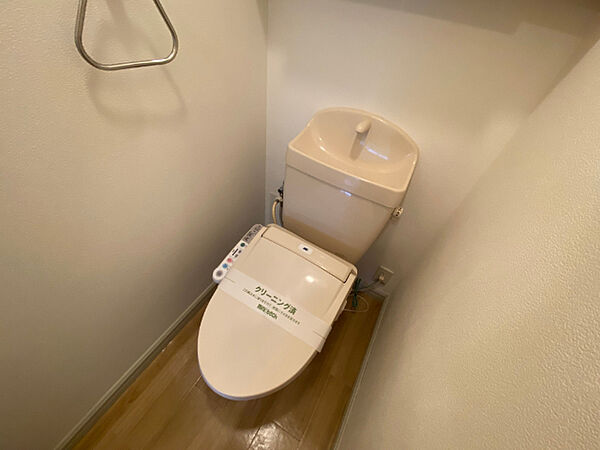 トイレ：温水洗浄便座つきです
