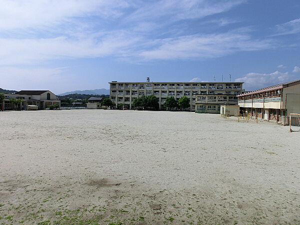 画像16:小学校「中津川市立西小学校まで862m」