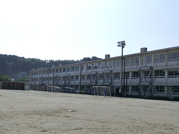 画像6:小学校「恵那市立長島小学校まで1405m」