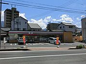 コンビニ「セブンイレブンまで1100m」