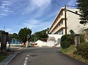 小学校「瑞浪市立明世小学校まで1062m」