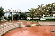 中学校「土岐市立泉中学校まで727m」