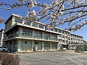 小学校「岐阜市立芥見東小学校まで602m」