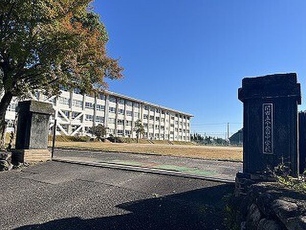 画像17:中学校「関市立小金田中学校まで913m」