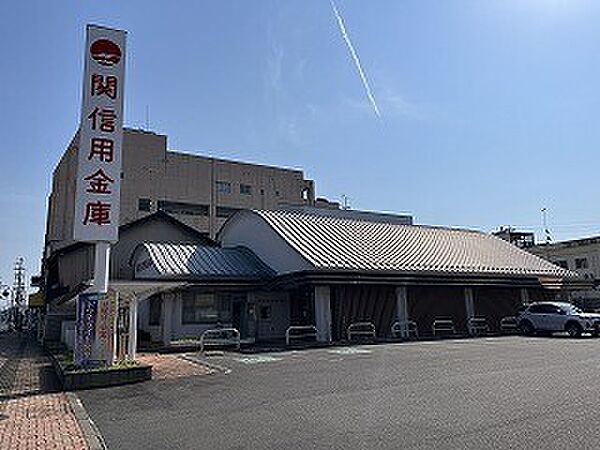 画像29:銀行「関信用金庫本町支店まで1021m」