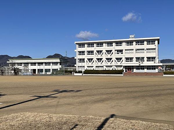 画像21:中学校「関市立下有知中学校まで991m」
