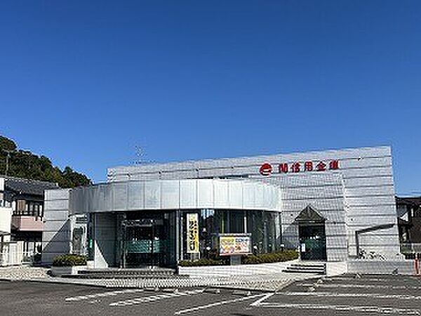 銀行「関信用金庫山田支店まで3169m」