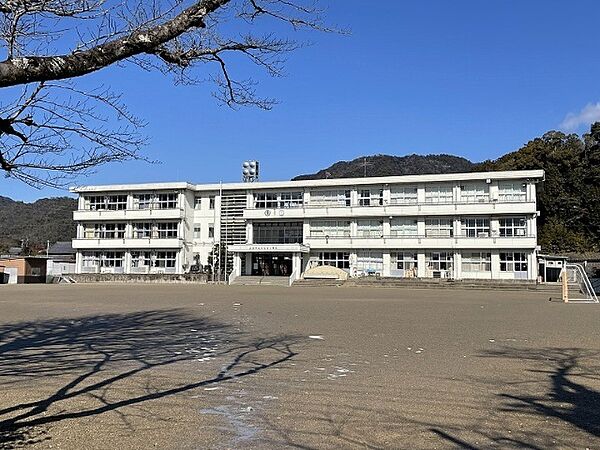 画像18:小学校「美濃市立大矢田小学校まで799m」