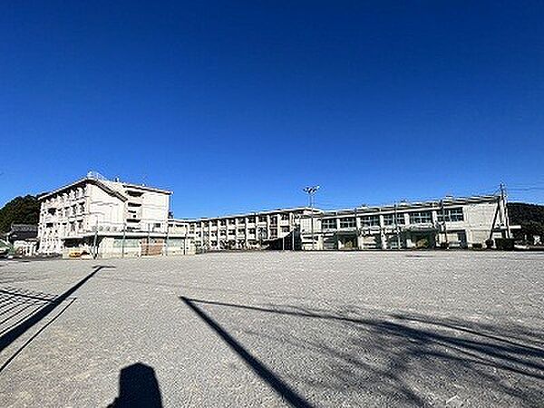 画像4:小学校「岐阜市立芥見小学校まで427m」