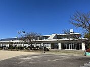 小学校「富加町立富加小学校まで842m」