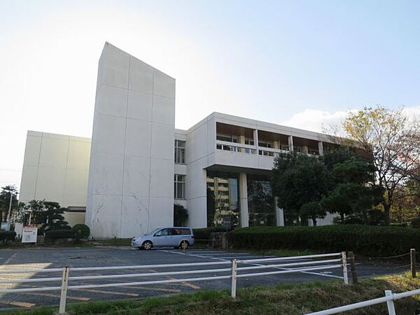 画像23:その他「四日市市立図書館まで200m」