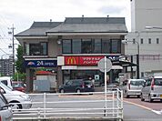 飲食店「マクドナルドまで100m」