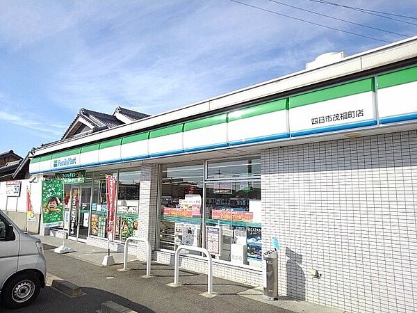 コンビニ「ファミリーマート四日市上海老店まで142m」