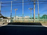 小学校「川越町立川越南小学校まで1306m」