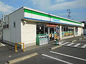 コンビニ「ファミリーマートまで540m」