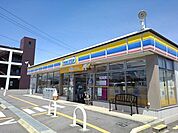 コンビニ「ミニストップ名四川越店まで842m」