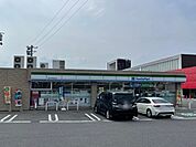 コンビニ「ファミリーマート名四亀須店まで580m」