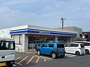 コンビニ「ローソン川越町高松店まで272m」