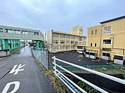 小学校「四日市市立大矢知興譲小学校まで976m」