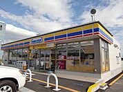 コンビニ「ミニストップまで690m」