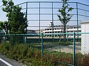 中学校「四日市市立富洲原中学校まで728m」