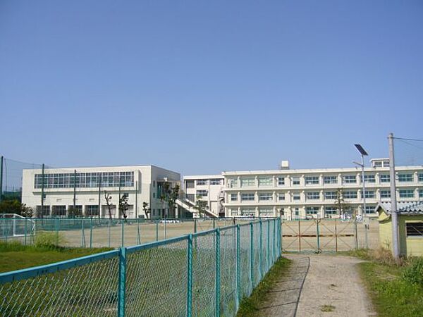 画像26:中学校「市立朝陽中学校まで1900m」