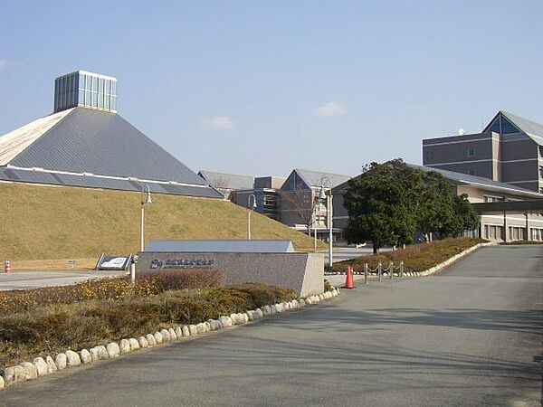 画像18:大学「三重県立看護大学まで3000m」