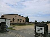 小学校「市立一身田小学校まで2000m」