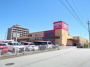 スーパー「マックスバリュ港町店まで960m」