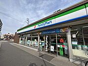 コンビニ「ファミリーマート津新町店まで94m」