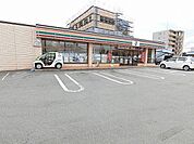 コンビニ「セブンイレブン津市上浜町3丁目店まで459m」
