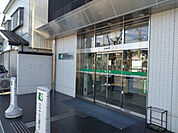 銀行「三十三銀行三重大学前支店まで2598m」