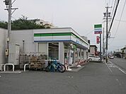 コンビニ「ファミリーマートまで620m」