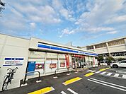 コンビニ「ローソン津高校前店まで428m」