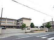 小学校「市立南立誠小学校まで530m」
