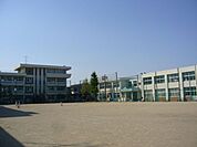 小学校「市立豊津小学校まで660m」
