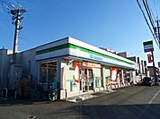 コンビニ「ファミリーマート津高茶屋店まで978m」