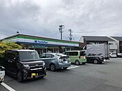 コンビニ「ファミリーマートまで980m」